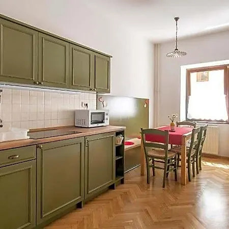 호텔 Berghi & 3*